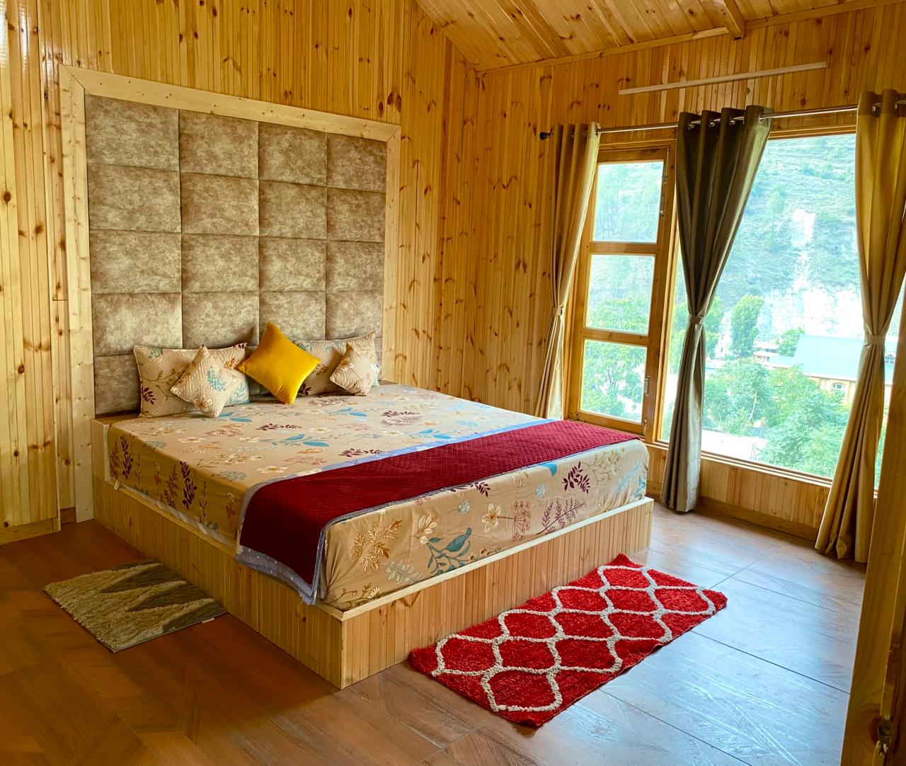 Deluxe Valley Room with padded headboard